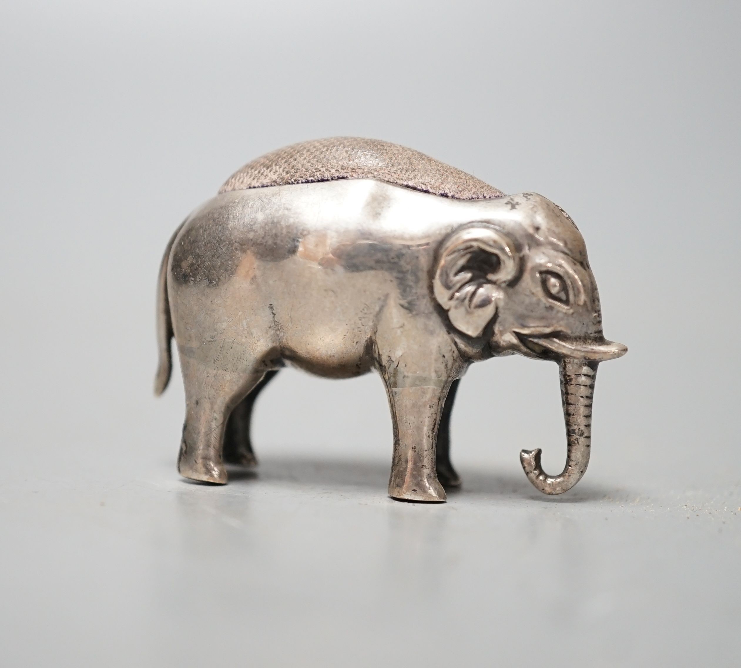 An Edwardian novelty silver elephant pin cushion, Adie & Lovekin Ltd, Birmingham, 1907, length 4cm.